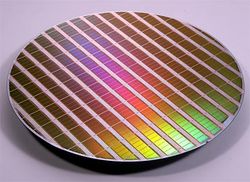 Samsung_30nm_NAND_flash_wafer_01.jpg